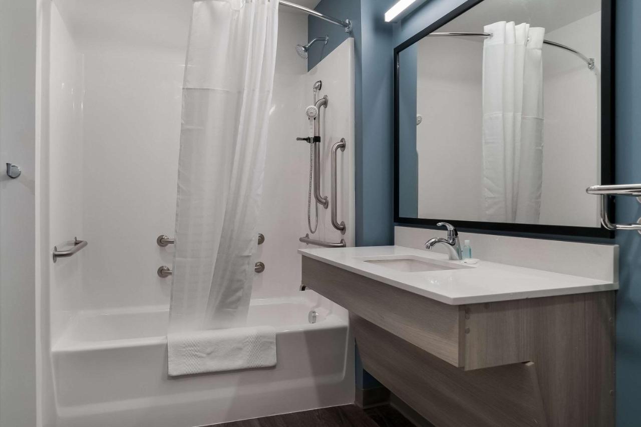 Woodspring Suites Detroit Sterling Heights Exteriör bild