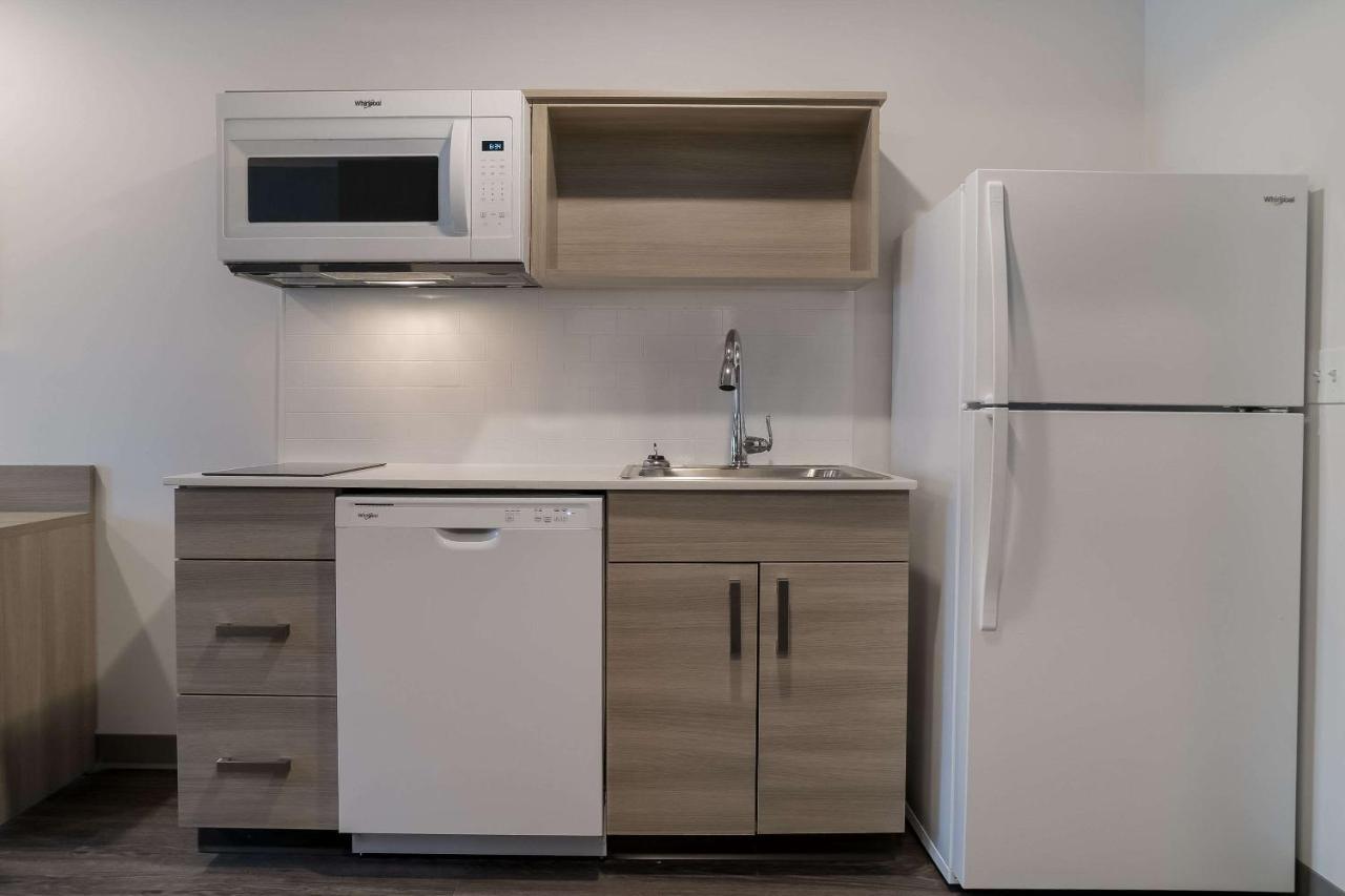 Woodspring Suites Detroit Sterling Heights Exteriör bild