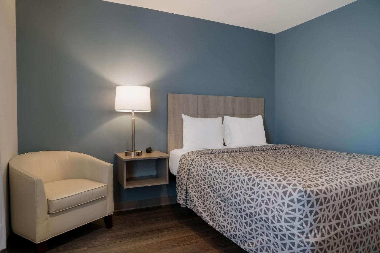 Woodspring Suites Detroit Sterling Heights Exteriör bild