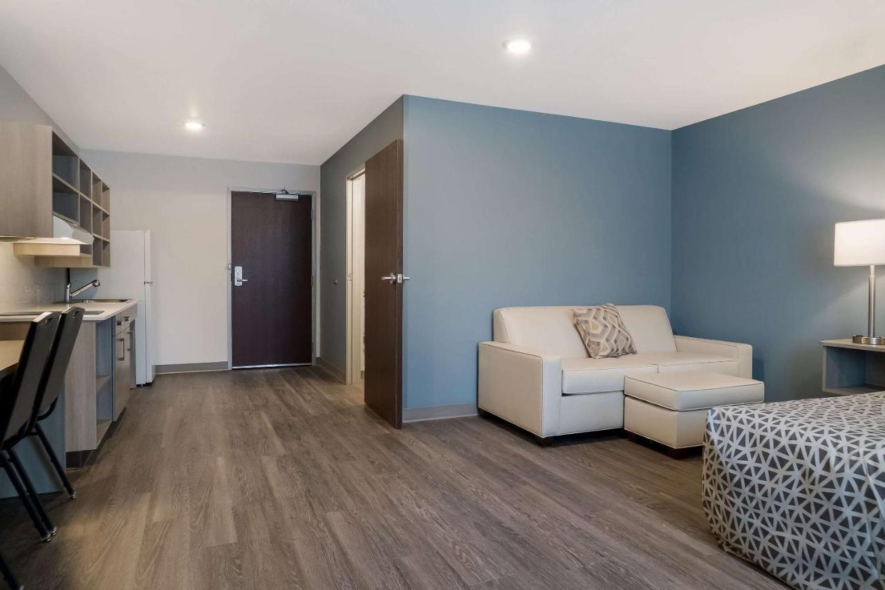 Woodspring Suites Detroit Sterling Heights Exteriör bild