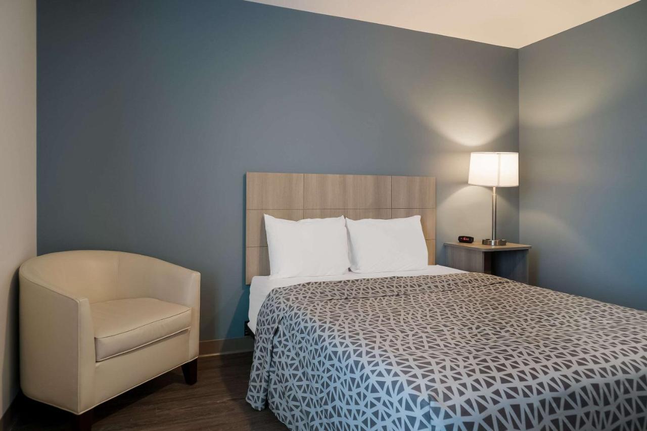 Woodspring Suites Detroit Sterling Heights Exteriör bild
